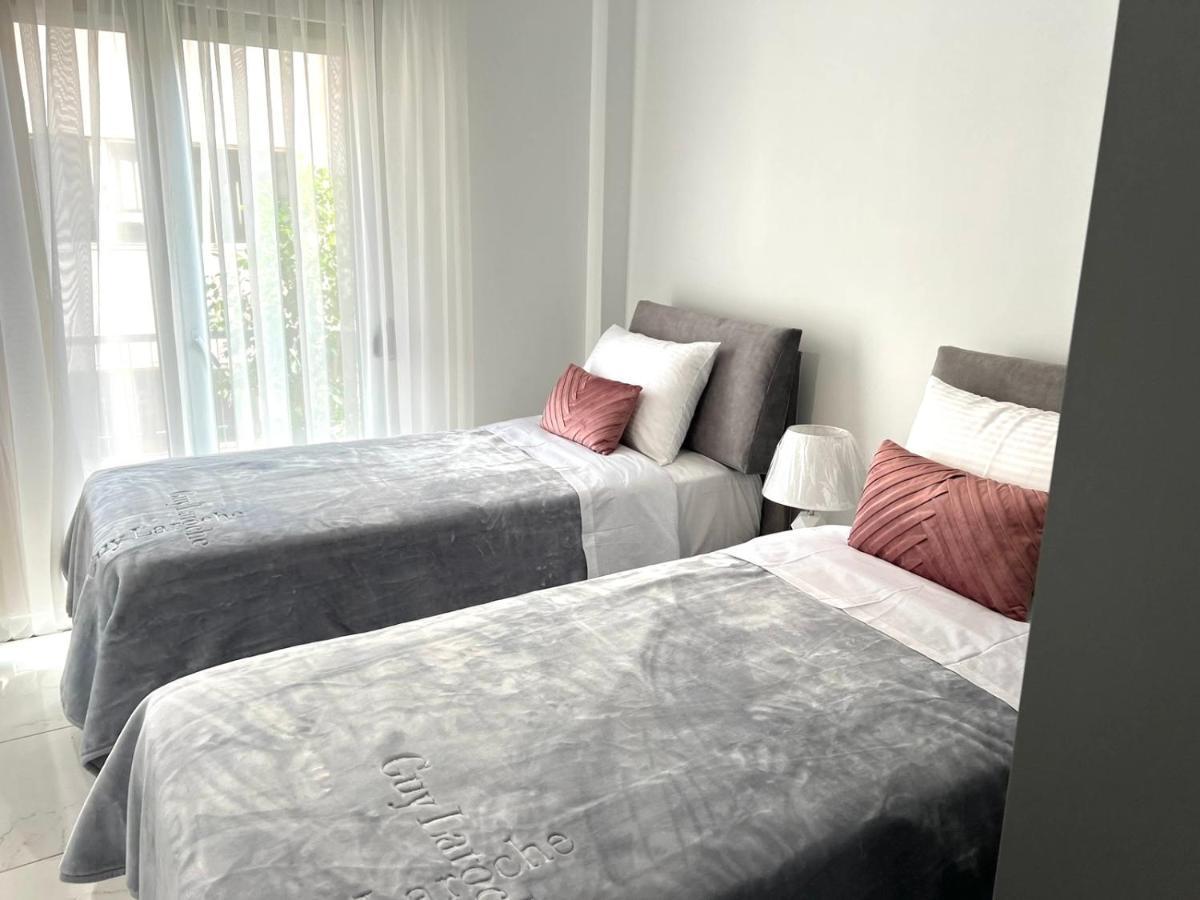 Apartment White *